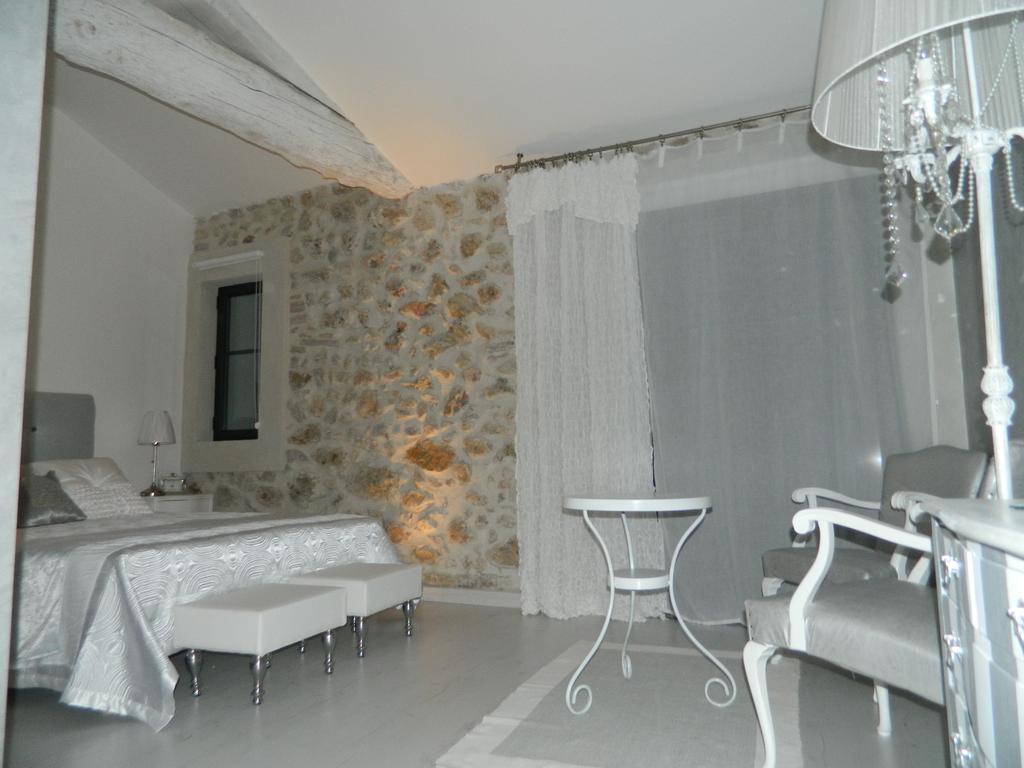 Au Paradis Cathare Fraissé-des-Corbières 部屋 写真